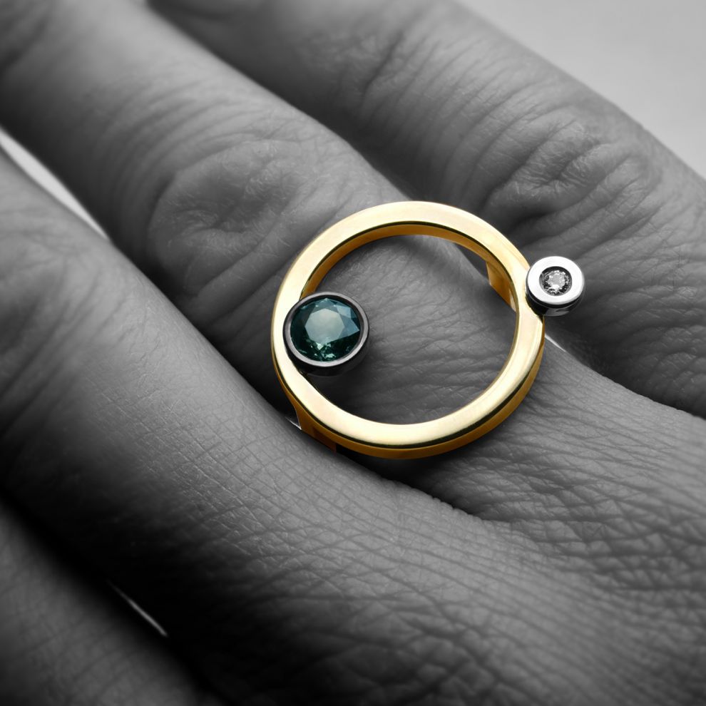 danielakomatovic-ring-Cosmos-gold-sapphire-diamond-hand-1570031338.jpg