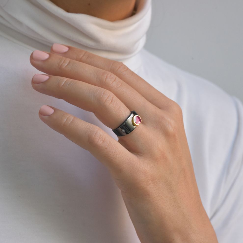 danielakomatovic-ring-klimt-liberty-komatovic-pink-sapphire-1731516231.jpg